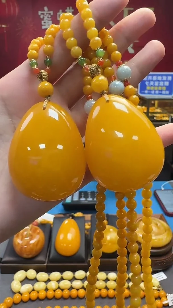 琥珀吊坠(赠链)未镶嵌蜜蜡水滴套装（多样性只发其一）