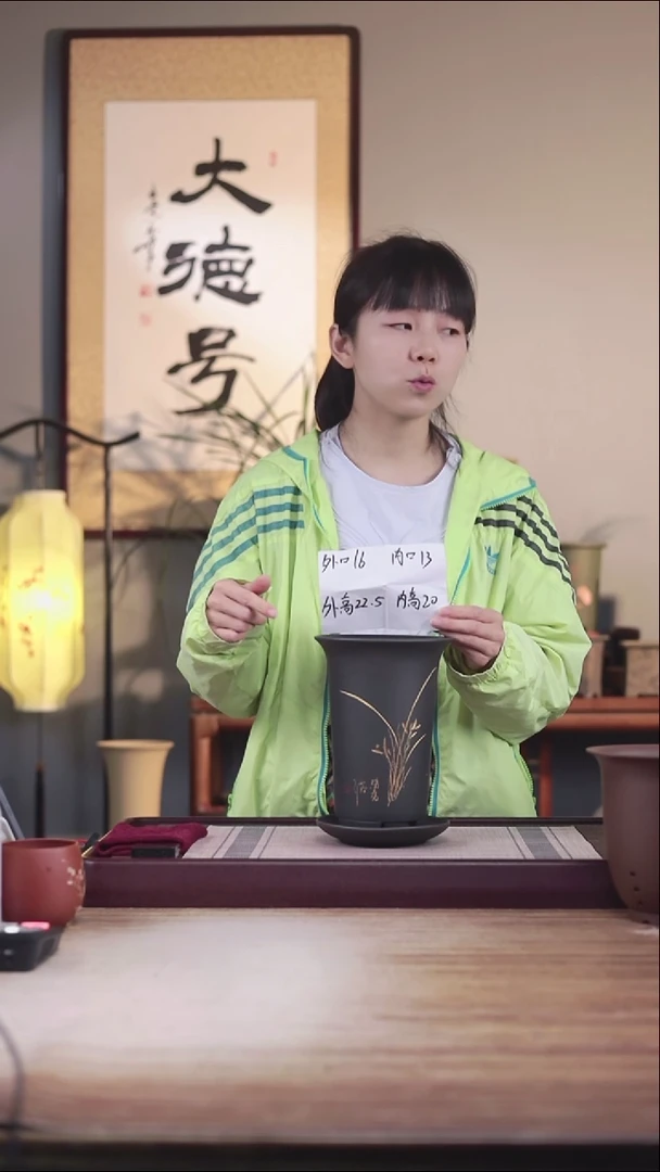 紫砂花盆黑泥中号画线一只带托
