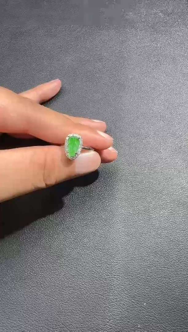 定制翡翠未镶嵌翡翠有轻微色差属于正常现象，戒指多样性发货1