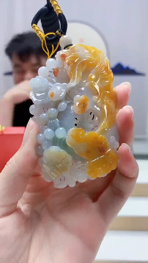18K金镶嵌定制翡翠5060zm-毛货挂件103