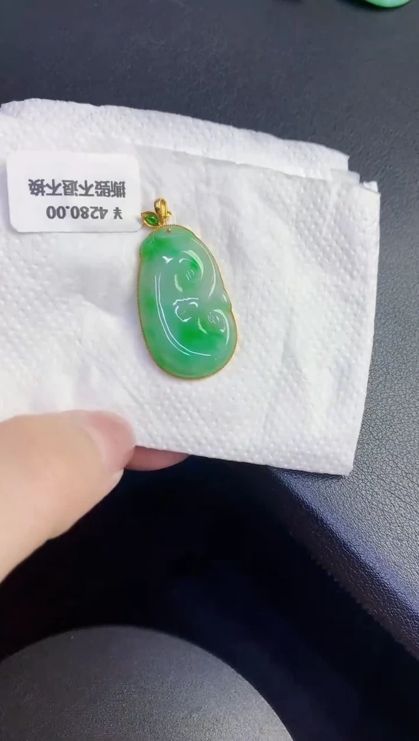 颈饰18K金镶嵌翡翠缅甸天然翡翠A货