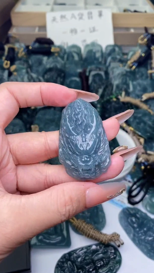 颈饰未镶嵌翡翠