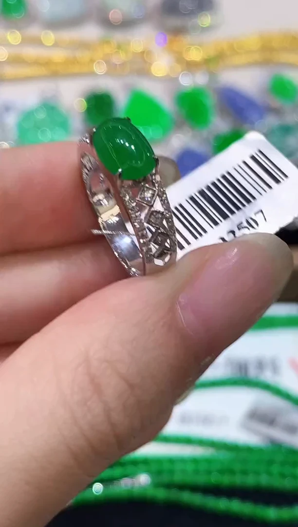 18K金镶嵌戒指翡翠LSR多样性发其一