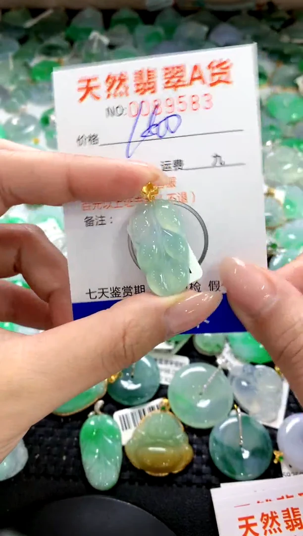 颈饰18K金镶嵌翡翠1111111111111111