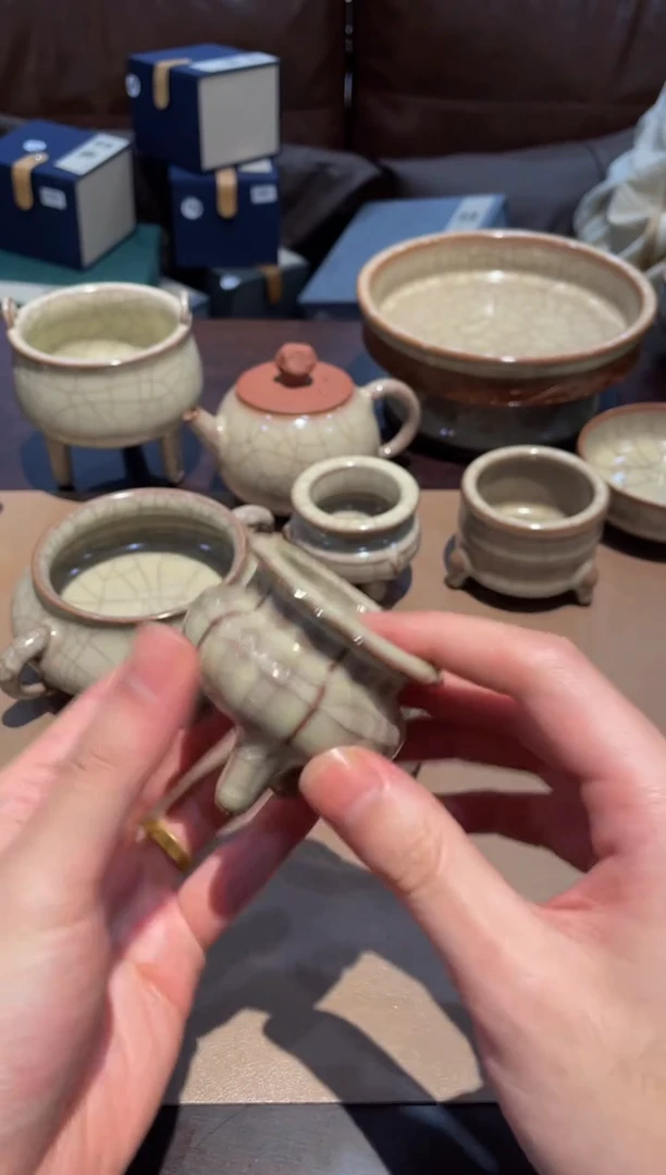 200窑承青瓷哥窑花口鬲炉