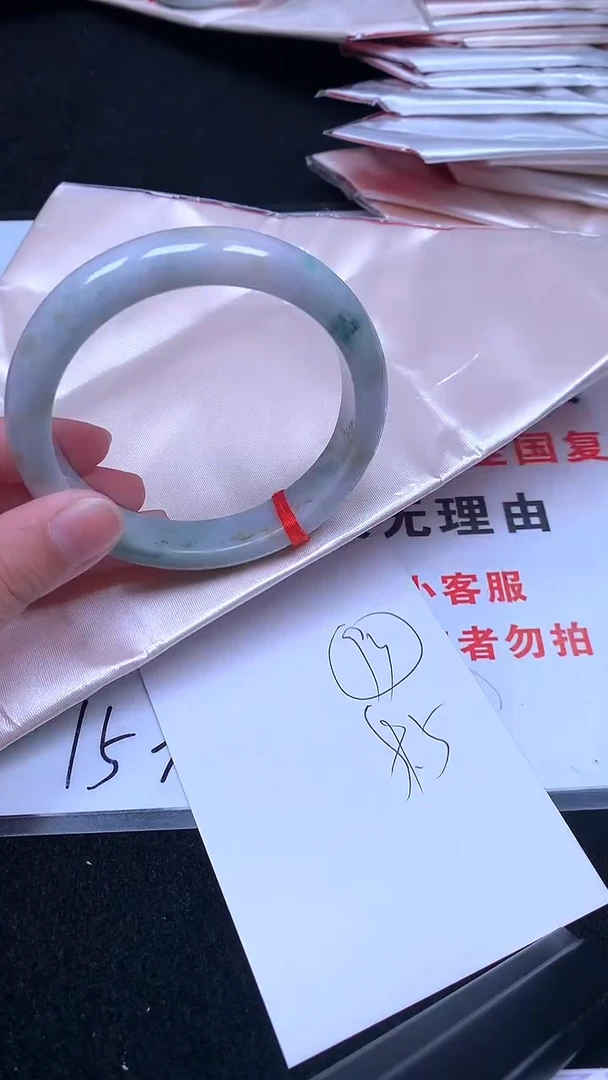未镶嵌手镯翡翠.