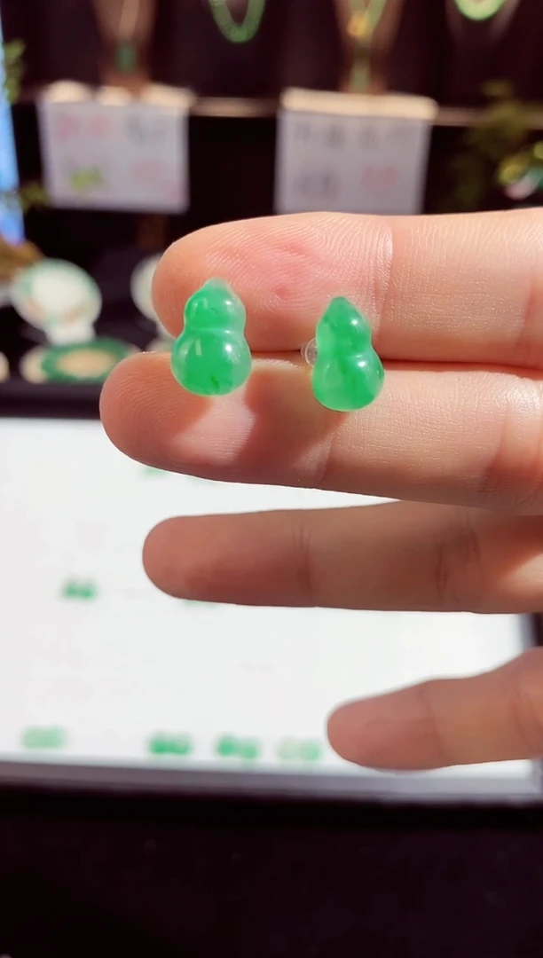 【闪购商品】石英质玉耳钉未镶嵌耳钉