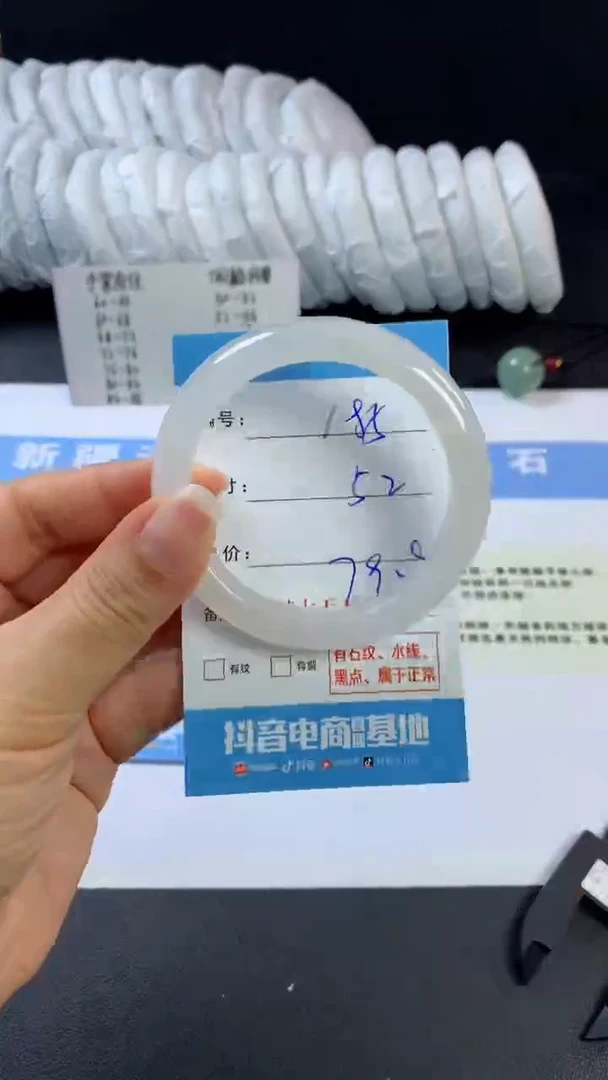 【闪购商品】石英质玉手镯未镶嵌F185