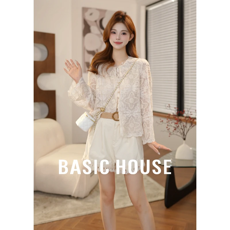 Basic House/百家好秋款宽松轻熟时尚气质蕾丝刺绣衬衫B5L882