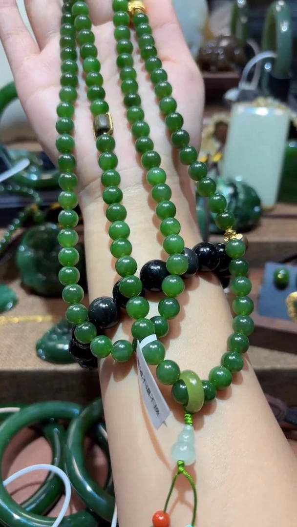 颈饰未镶嵌和田玉（碧玉）1