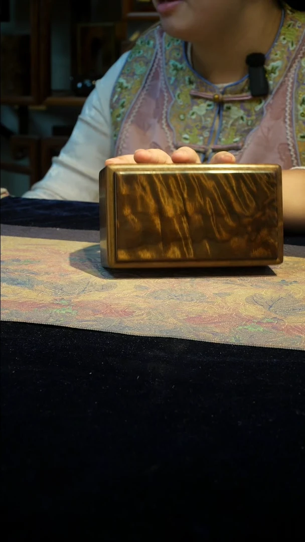 金丝楠阴沉木水波纹抽拉盒