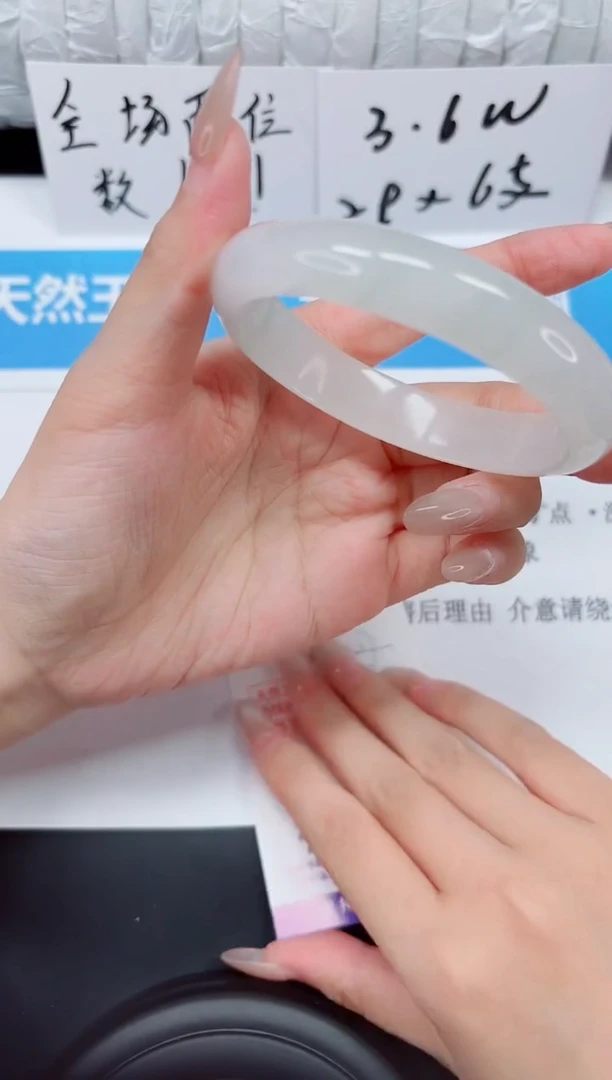 未镶嵌手镯石英质玉107-57白
