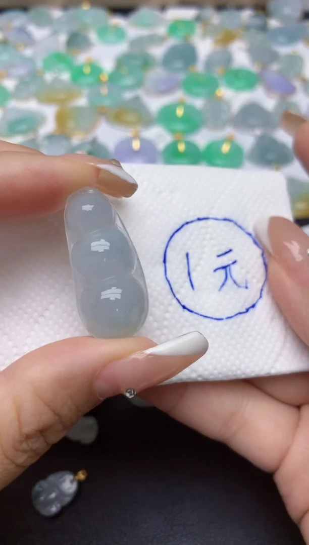 翡翠未镶嵌颈饰天然缅甸A货翡翠