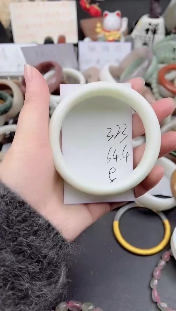 未镶嵌手镯石英质玉323