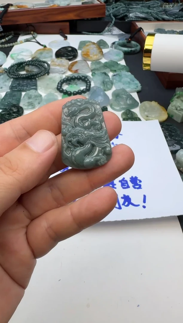 翡翠未镶嵌颈饰1