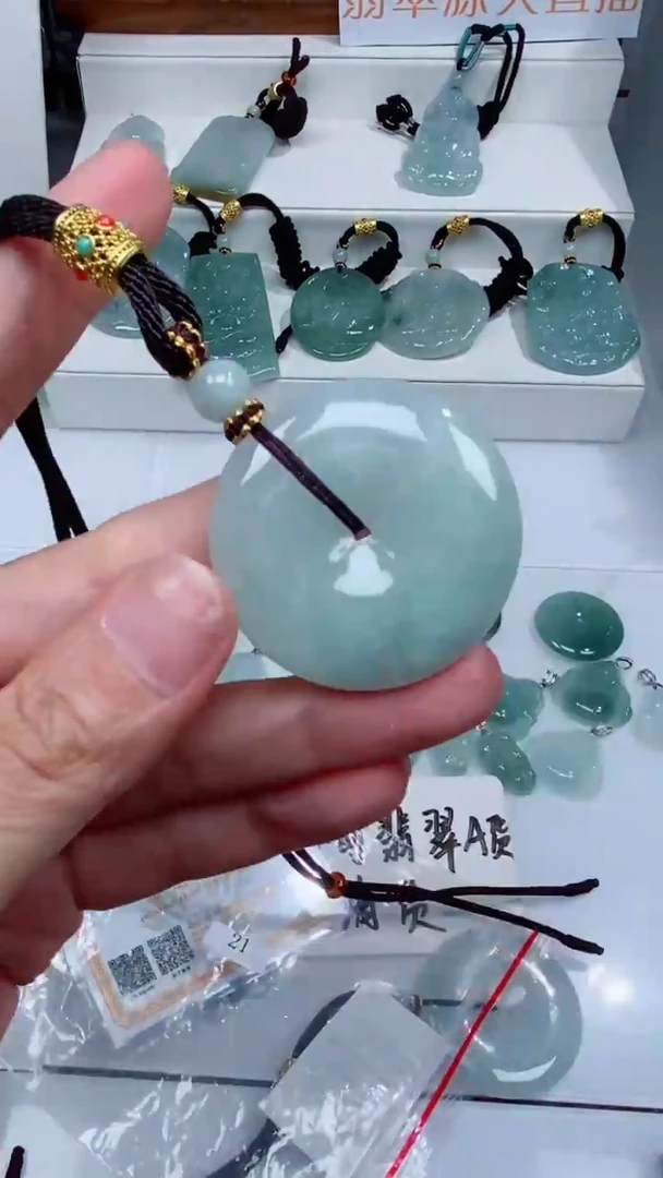 颈饰未镶嵌翡翠吊坠