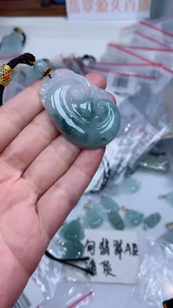 颈饰未镶嵌翡翠吊坠