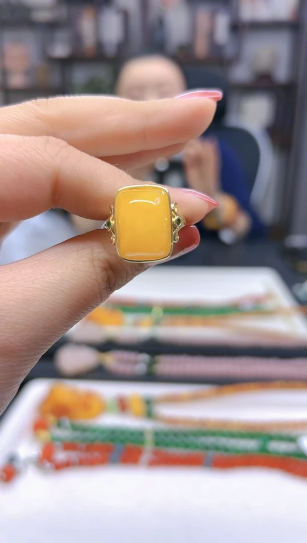 【闪购商品】蜜蜡戒指银S925镀金镶嵌J97