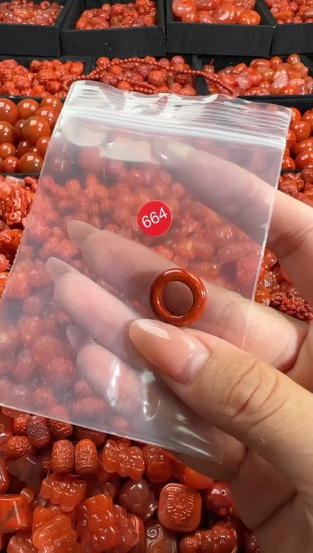 南红玛瑙未镶嵌颈饰1