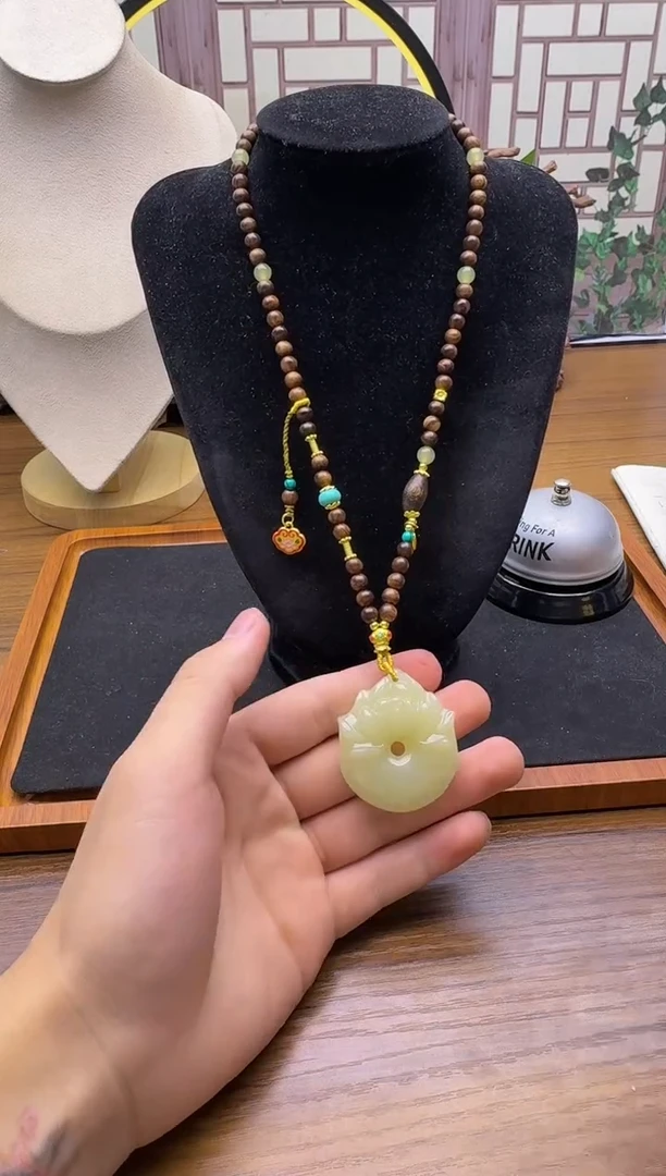颈饰14K金镶嵌和田玉L28