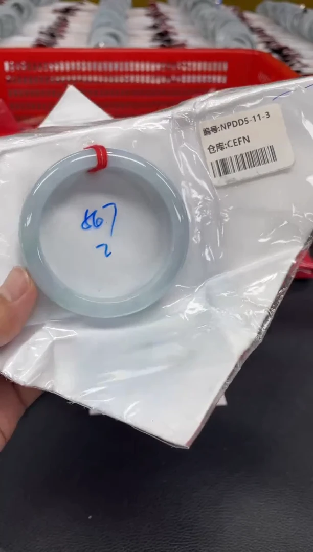 翡翠手镯未镶嵌翡翠手镯