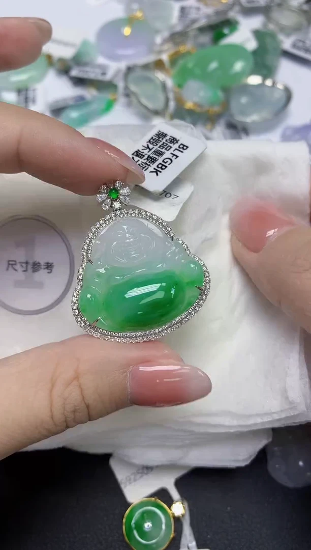 颈饰18K金镶嵌翡翠天然缅甸翡翠A货多样性发一件