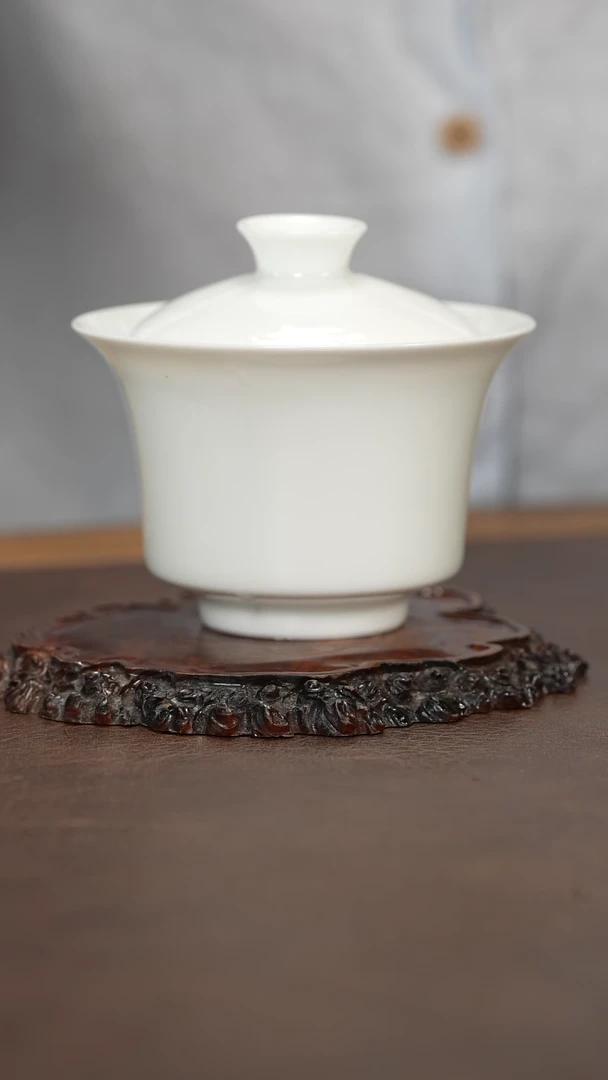 景德镇白胎马蹄盖碗