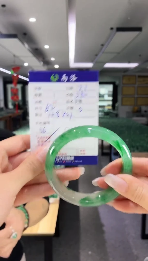 未镶嵌石英质玉手镯62