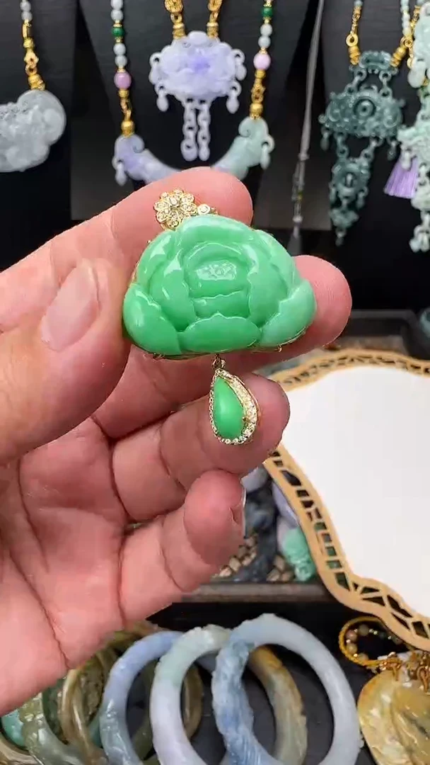 颈饰未镶嵌翡翠吊坠