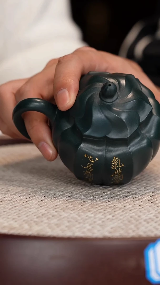 茶壶紫砂【吴顺华】绿泥菱花宫灯   200CC
