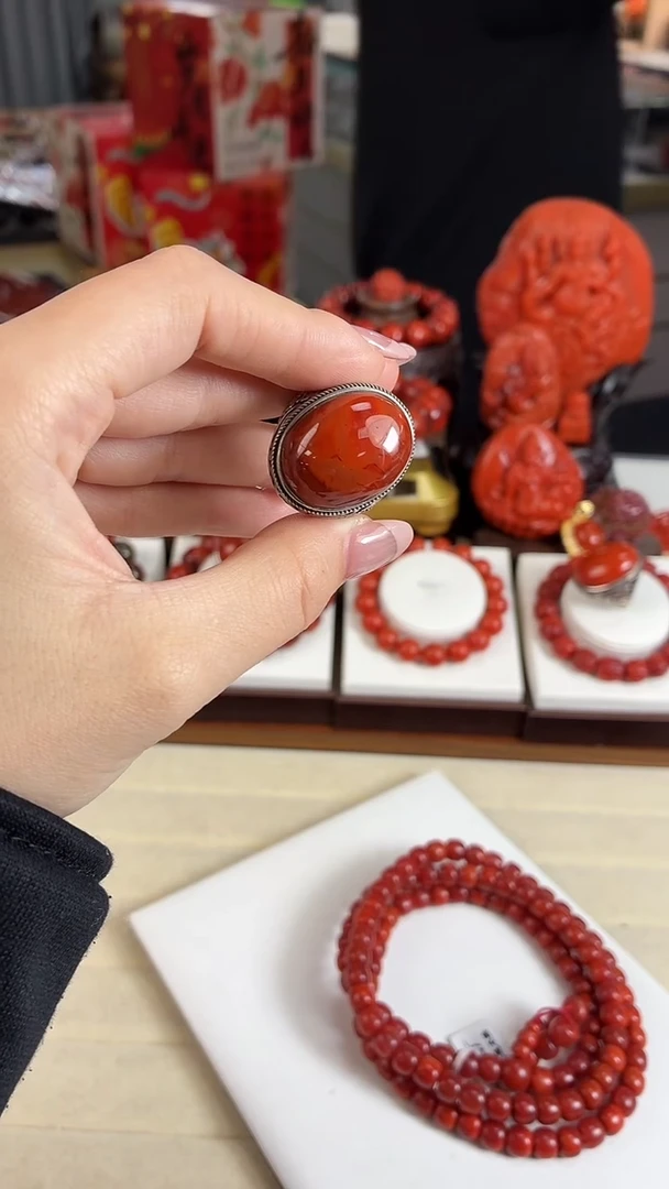 银S925镶嵌瓦西牛血戒指南红玛瑙A****主（多样式发其一）