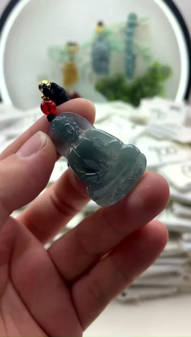 翡翠未镶嵌颈饰小素衣