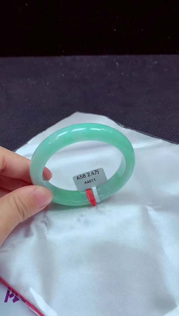 【闪购商品】翡翠手镯未镶嵌手镯58