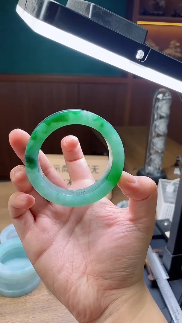 定制翡翠手镯未镶嵌定制