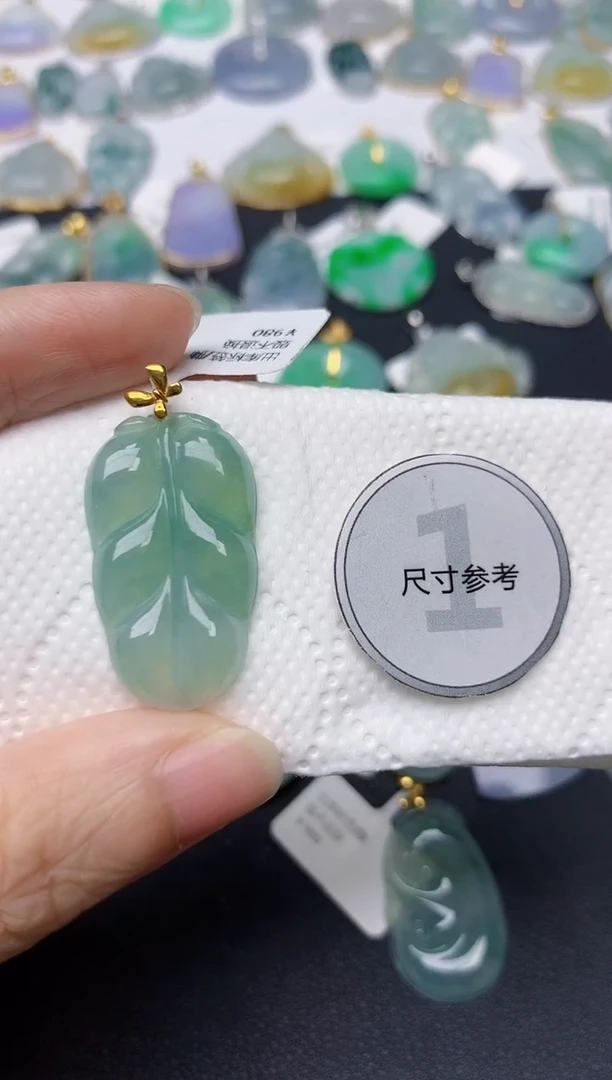 翡翠18K金镶嵌颈饰天然缅甸A货翡翠