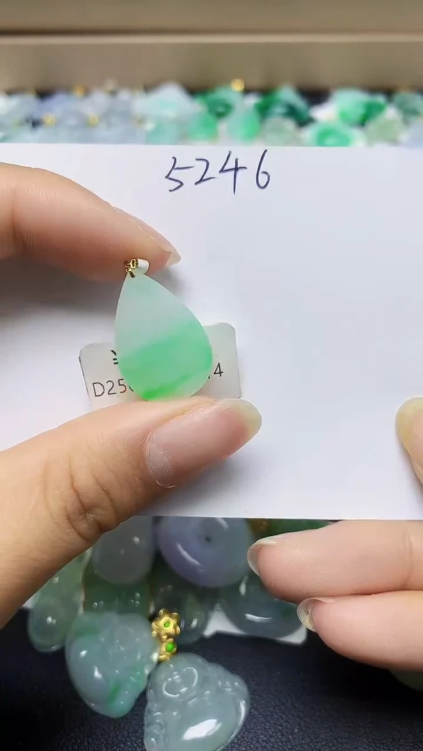 翡翠18K金镶嵌颈饰天然缅甸翡翠A货