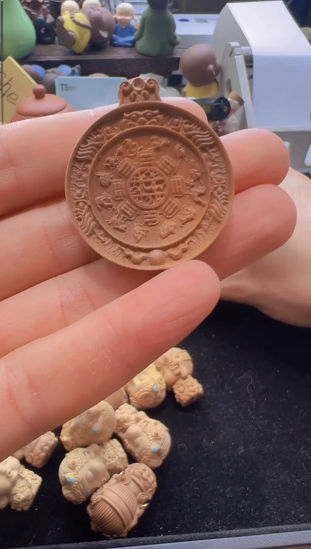 乌木类架子667老山檀圆牌子