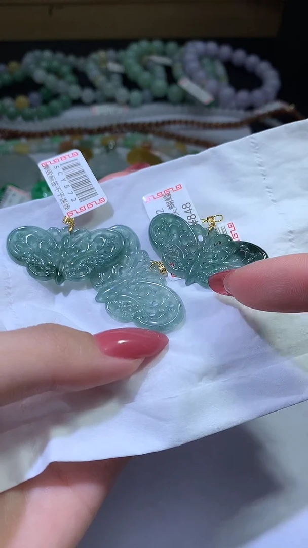 颈饰18K金镶嵌翡翠ZX018734多样性发一