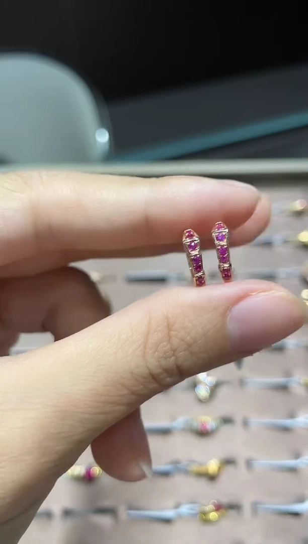 18K金镶嵌耳饰红宝石1