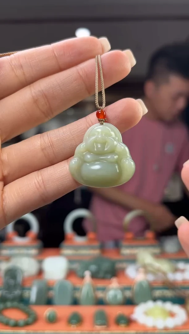 和田玉未镶嵌颈饰1