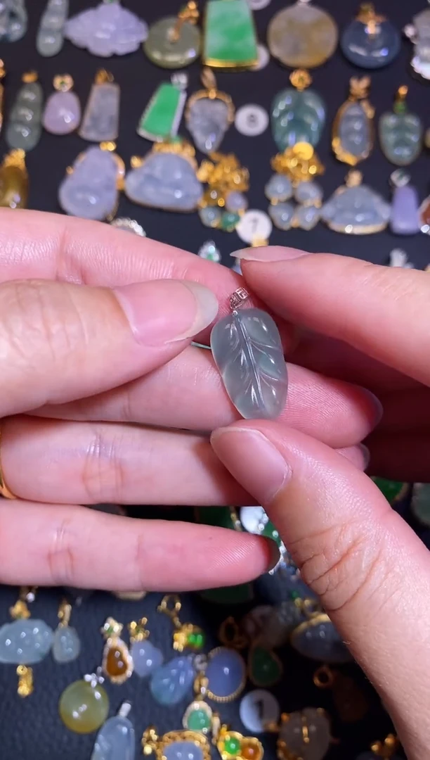 翡翠18K金镶嵌颈饰天然A货翡翠