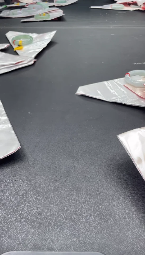 翡翠手镯未镶嵌??翡翠手镯