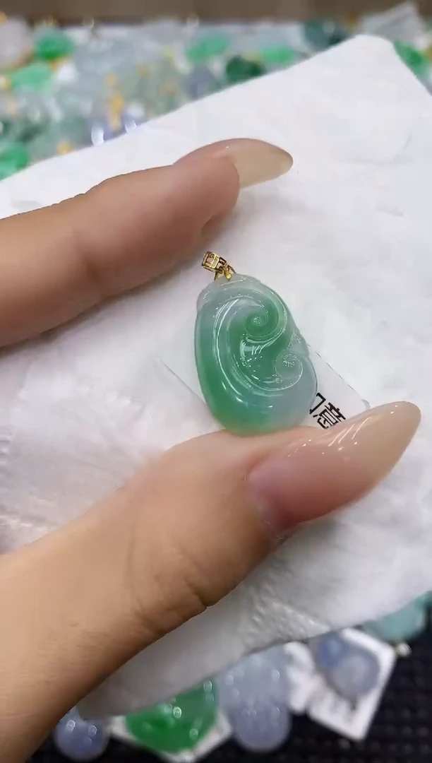 颈饰18K金镶嵌翡翠111111111111
