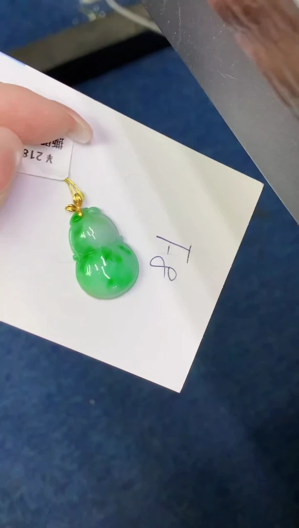 翡翠18K金镶嵌颈饰缅甸天然翡翠A货