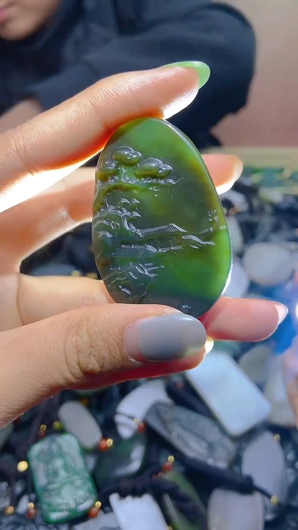 颈饰未镶嵌和田玉1