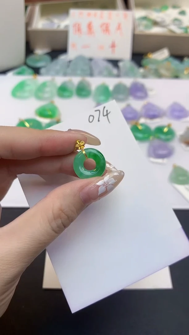 颈饰18K金镶嵌翡翠天然缅甸a货翡翠