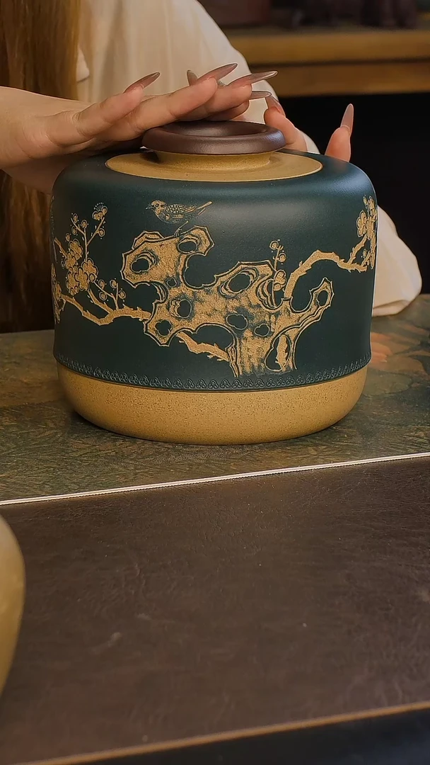 紫砂茶宠奇峰造物双色茶叶罐