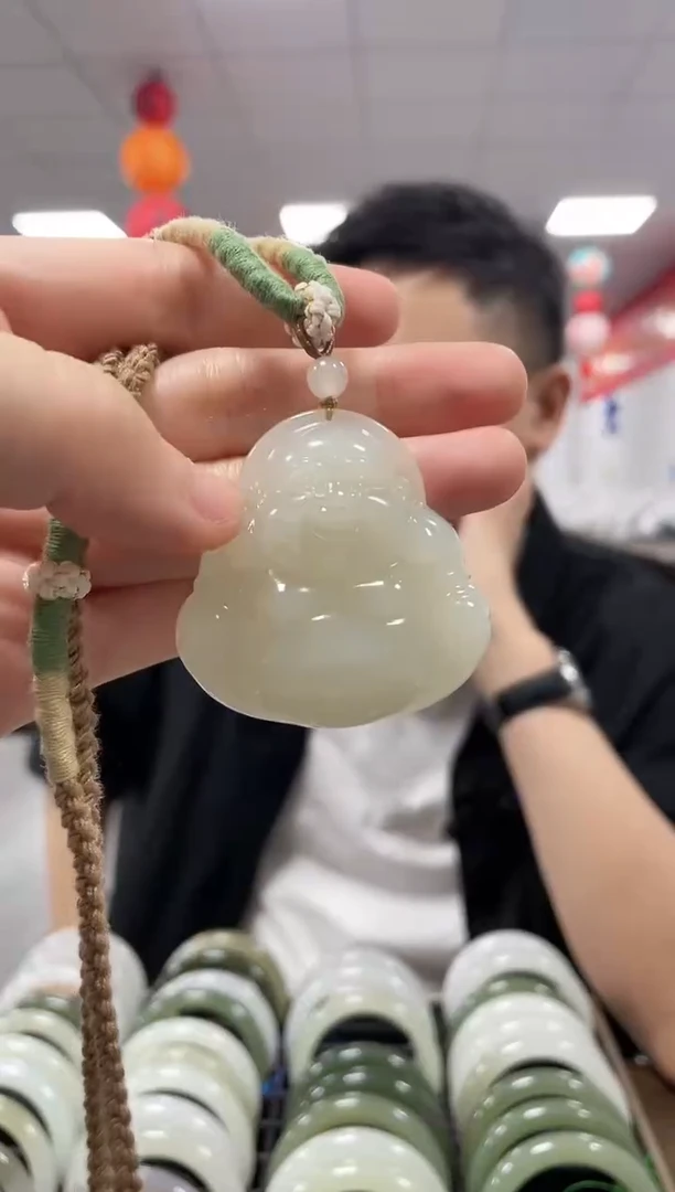 和田玉未镶嵌颈饰暖色大佛公挂件一件