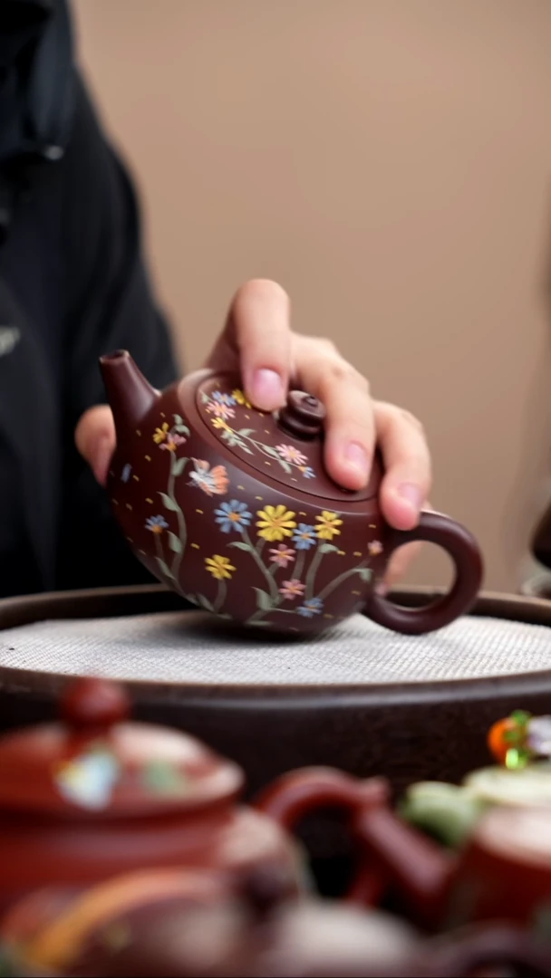 茶壶紫砂紫泥柱础泥绘蝶恋花