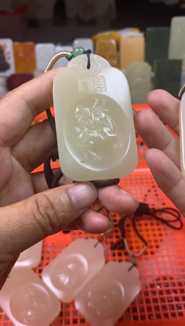 天然玉石未镶嵌颈饰